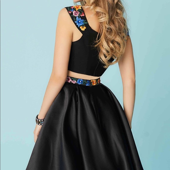 Hannah S Dress - Picture 2 of 8